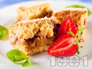 Рецепта Бърз и вкусен маслен сладкиш / кекс без мляко със сладко от ягоди или мармалад по средата